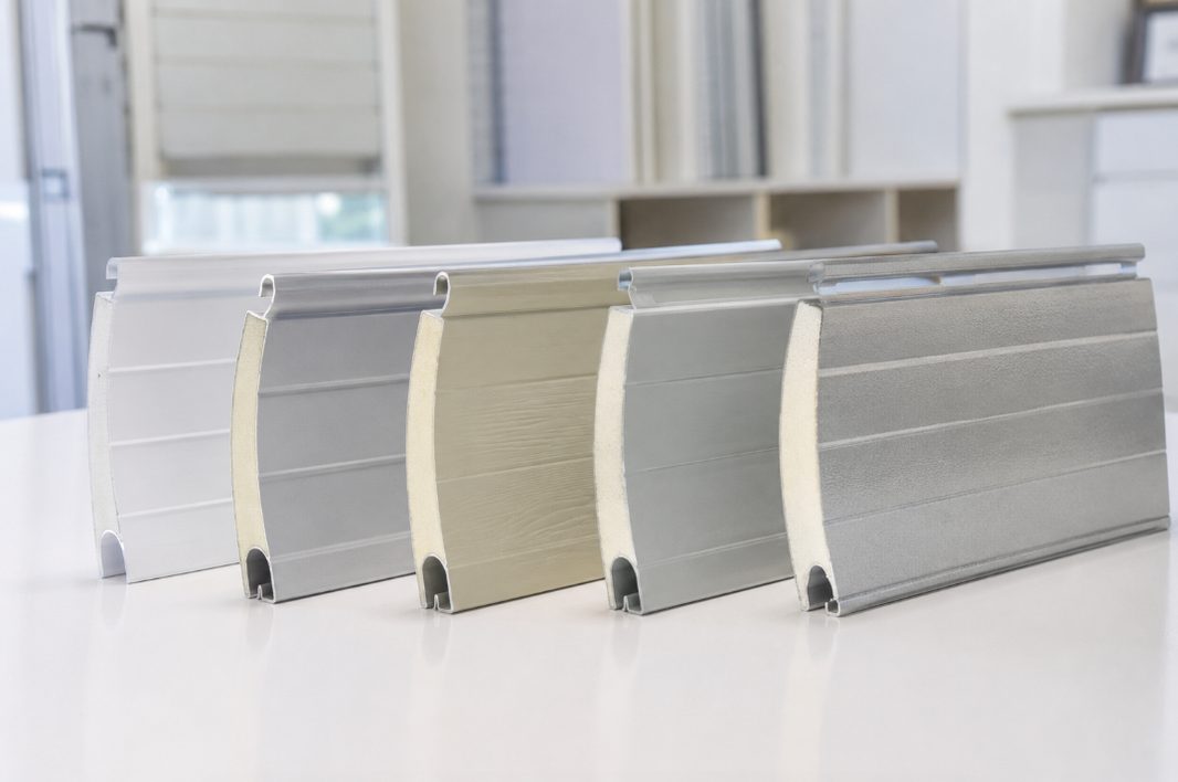 Lamas de persiana de aluminio y PVC en distintos acabados
